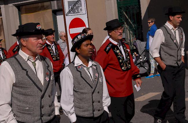 Schnappschüsse aus Siders, wo heute Samstag das 56. Walliser Joldertreffen über die Bühne geht.