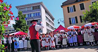 Mit vereinten Kr&auml;ften. Wo man gemeinsam jodelt, da ist Zufriedenheit angesagt.