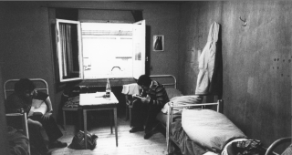 Eine Ausstellung in Naters thematisiert das Leben der Gastarbeiter.