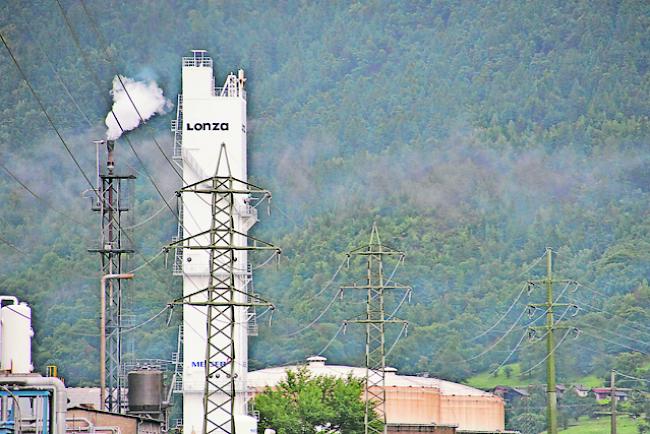 22. Juli: Der Lonza-Standort in Visp leidet wegen dem starken Franken. 90 Stellen fallen weg.