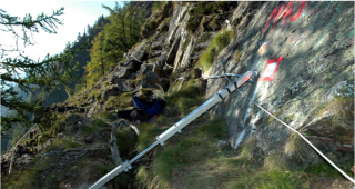 &Uuml;berwacht. Felsspalten im Abbruchgebiet Deibfels.