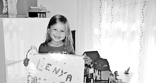 Solange sie nicht im Salat ist. Auch auf dem Tischset darf die &laquo;Blattl&uuml;&uuml;s&raquo; nicht fehlen. 