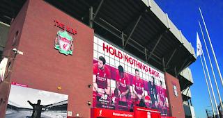 Legend&auml;r. Auf der &laquo;Kop&raquo; wird vor jedem Heimspiel &laquo;You&rsquo;ll never walk alone&raquo; angestimmt, H&uuml;hnerhaut ist garantiert. 