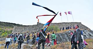 Am Ziel. Mit der Einweihung der letzten Holzstatue (Ritter Anton) ist der Ritterweg zur Gestelnburg endlich fertiggestellt. 
