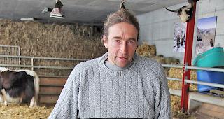 Daniel Wismer in seiner Yakzucht oberhalb von Embd: &laquo;Wirtschaftlich unattraktiv.&raquo;