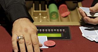Den gr&ouml;ssten Teil des Geldes verzockte der WKB-Angestellte im Casino. (Symbolbild)