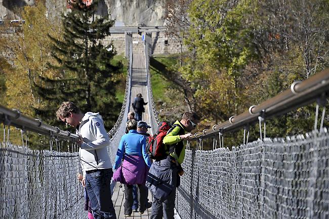 Die Brücke ist ein wahrer Publikumsmagnet.