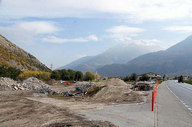 Rückgebaut. Das Schwimmbad Schiffmann in Susten ist verschwunden und schafft Platz für die Zurbringerstrasse zur Autobahn beim Wollcenter Jakob. 