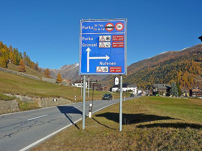 Die Alpenpässe Nufenen, Grimsel und Furka müssen aufgrund der Witterungsverhältnisse am Dienstag gesperrt werden. 