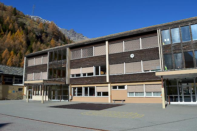 Auch die Zukunft des Schulhauses in Saas-Grund steht derzeit auf dem Prüfstand.