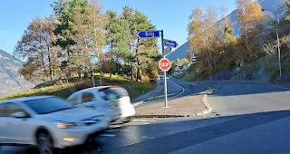 An dieser Einfahrt auf die Simplonstrasse kam es in letzter Zeit zu mehreren Unf&auml;llen. Die Polizei h&auml;lt die Stelle aber nicht f&uuml;r besonders gef&auml;hrlich.