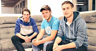 Im Vorstand des Jugendvereins: Fabian Dini, Mirco Kalbermatter (Pr&auml;sident) und 
Yanik Mazotti (v.l) im neuen Jugendlokal in Niedergesteln.