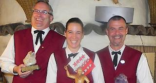 Drei strahlende Sieger: Martin Gasser (3.), Siegerin Dolores Zurbriggen-Fux und Christian H. Volken (2.).