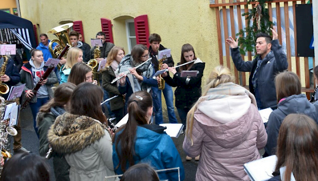 Das Weindorf Salgesch lädt am Wochenende zu einem Weihnachtsmarkt und zu einem Besuch von Kellereien ein.