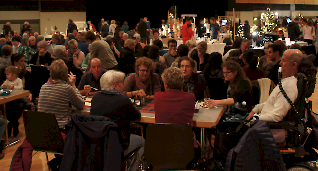 Kunsthandwerker aus der Region stellten am Freitag und Samstag in der Briger Simplonhalle ihre Kunstwerke aus.