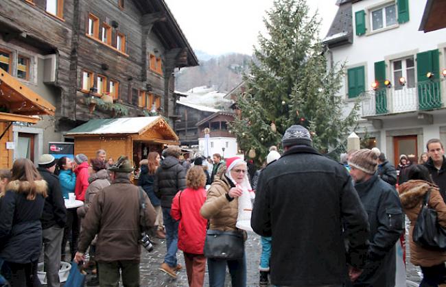 Der Natischer «Adventsmärt» hat am Samstagnachmittag zahlreiche Besucher angezogen.