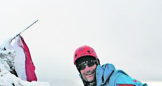 Tr&auml;gerinnen-Kolonne. Sie tragen barfuss bis an die 25 Kilo. 