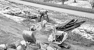 Zwischenlager. Die Steine werden f&uuml;r die B&ouml;schungsfusssicherung eingesetzt. 