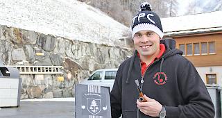 Mario Abgottspon ist Pr&auml;sident des Tabakpfeifenclubs in Staldenried.