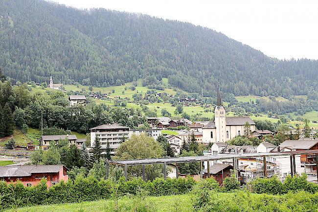 Nördlich des Altersheims soll der ÖV-Hub in Fiesch erstellt werden.