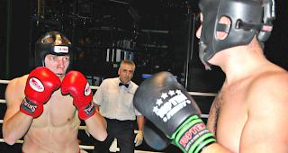 Voll konzentriert. Bastian Marty (links) bei seinem erfolgreich gef&uuml;hrten Kampf in der Klasse  &ndash; 81 kg. 