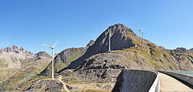 Zum bestehenden Windrad beim Stausee Gries auf dem Nufenenpass sollen drei weitere hinzukommen.