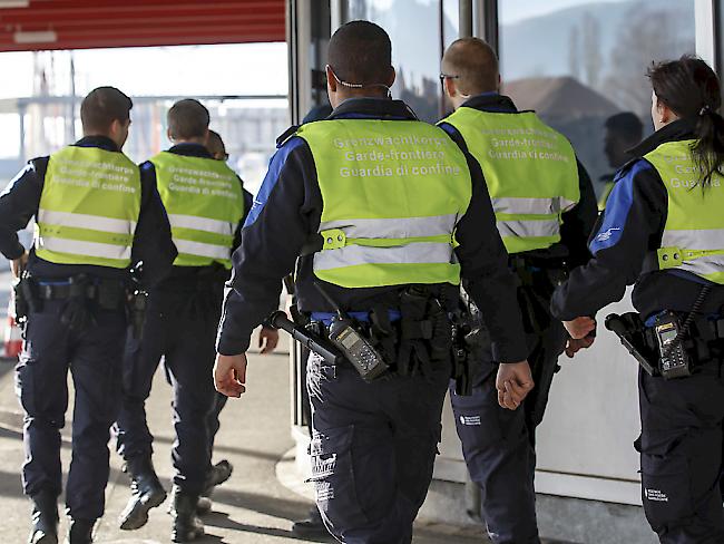 Eine Untersuchung gegen ein Mitglied des Tessiner Grenzwachtkorps ist eröffnet worden. (Symbolbild)