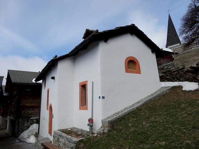 Seit ihrer «Entsakralisierung» und der Renovation 2008 heisst die Alte Kapelle von Jeizinen Kulturpunkt. Rund zehn Anlässe pro Jahr aus den Bereichen Musik, Literatur, Theater, Bild und Film bieten ein abwechslungsreiches kulturelles Angebot im Bergdorf Jeizinen.