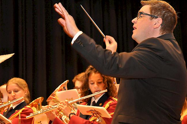 Schwungvoll. Die Musikgesellschaft Glishorn, dirigiert von Georges Martig.