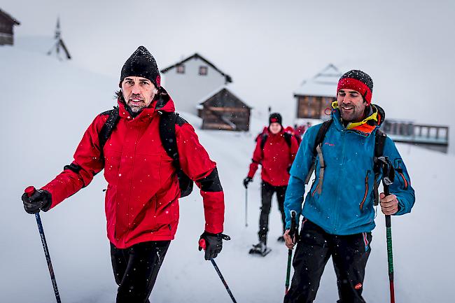 Trainer Martin Schmidt mit seinem Team unterwegs auf der Belalp.