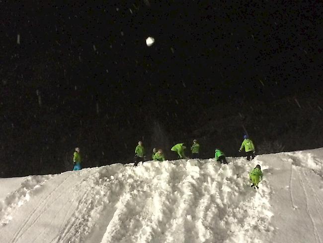 Ende des JO-Langlauftraining in Leukerbad: Trifft der Schneeball den Fotografen?