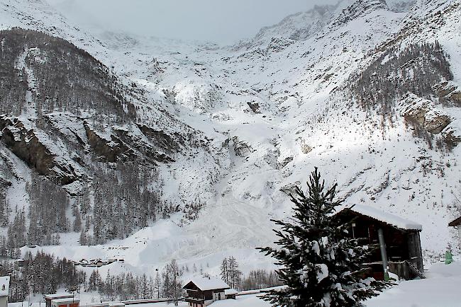 Der Tag danach. Die Lawine löste sich am Bisgletscher.