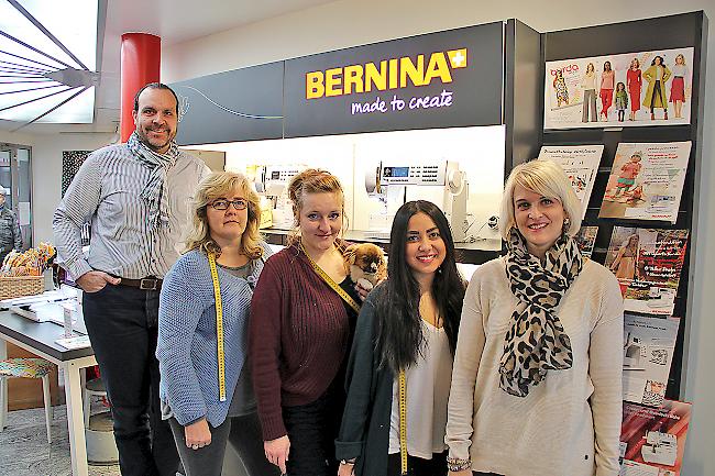 Machen noch lange nicht dicht. Das Team vom Bernina Shop in Brig mit Caroline Planche (Erste von rechts) und Patrick Planche.