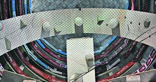 Beeindruckend. Die aufwendigen Konstruktionen f&uuml;r das Schwierigkeits-Klettern (Lead) und die 13 Meter hohe Eiswand in der Mitte. 