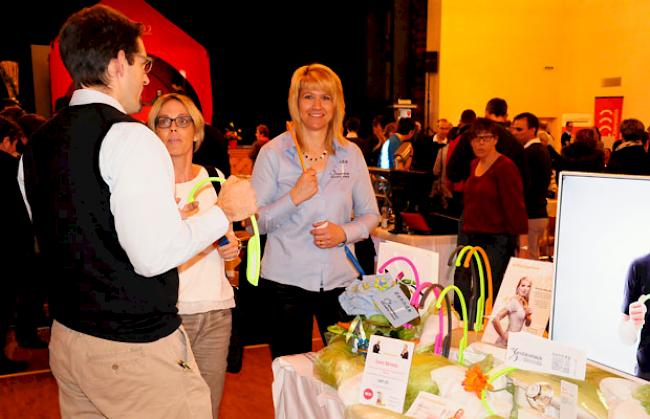 Reger Austausch an der Natischer Tischmesse.