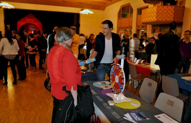 Reger Austausch an der Natischer Tischmesse.