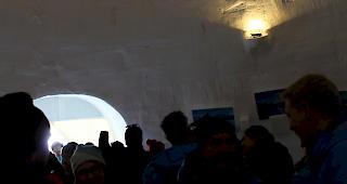 Impressionen vom Iglu-Dorf in Zermatt, wo seit dem 30. Januar 2016 ein Rekordiglu steht.