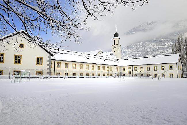 Der historische Trakt des Kollegium Spiritus Sanctus in Brig war einst als barocker Prunkbau geplant – schlussendlich jedoch schlicht ausgeführt worden.