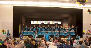 Stimmungsvolle Fasnachtser&ouml;ffnung am Donnerstag in der Simpiler Turnhalle.