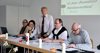 Kassierin Beatrix Jeitziner, Aktuarin Agatha Burgener, Pr&auml;sident Georges Kalbermatter, Pr&auml;sens Pfarrer Amad&eacute;e Brigger und Vizepr&auml;sident Leo Kippel (von links).