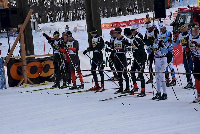 Start zum Rennen in Ulrichen im klassischen Stil über 21 Kilometer.