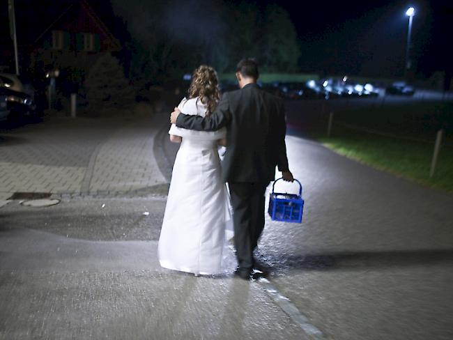 Nein zur Abschaffung der Heiratsstrafe. Bis zum Schluss hielten sich Ja und Nein die Waage. (Symbolbild)