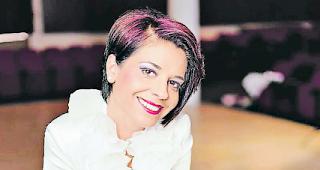 Grenzen sprengen. Die Oberwalliser Jodlerin Regula Ritler und die rum&auml;nische S&auml;ngerin und Instrumentalistin Oana Lianu (im Bild) verbinden am Freitag gemeinsam mit den Musikern Beat Jaggy, Stefan Ruppen und Alex R&uuml;edi rum&auml;nische und Walliser Kultur. 