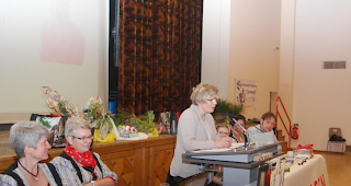 Evi Zeiter, Kassiererin, Pia Eggel, Co-Pr&auml;sidentin, Christine B&uuml;hler, Pr&auml;sidentin Schweizerischer B&auml;uerinnen- und Landfrauenverband, Madeleine Schmidli, Co-Pr&auml;sidentin, Imelda Amman, Kursverantwortliche und Pfarrer Robert Imseng.