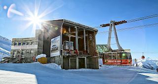Den Bergbahnen fehlt es an Geld und G&auml;sten. Sinkende Ertr&auml;ge machen staatliche Beteiligungen zwingend n&ouml;tig. Gleichzeitig fehlt der Mut,                 schmerzhafte Schritte zu unternehmen.
