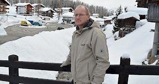 Selbst die Wohnh&auml;user s&uuml;dlich der Lonza liegen bereits mitten im eidgen&ouml;ssischen Jagdbanngebiet. Im Bild Gemeindepr&auml;sident Lukas Kalbermatten.