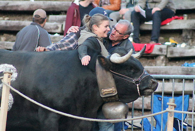 Martina Schild und Claudio Borra nehmen nach dem Sieg von «Lava» am vergangenen Sonntag Gratulationen entgegen.