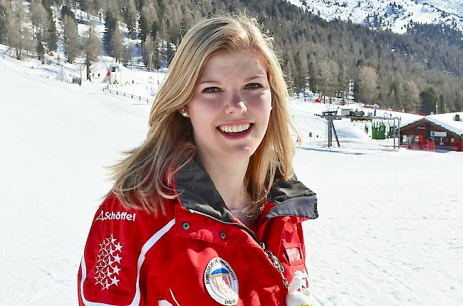 Siegerpose: Valerie Gruber ist die schönste Oberwalliser Skilehrerin.