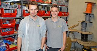 Die beiden Lernenden Manuel Schnyder (l.) und Sascha Imhof.
