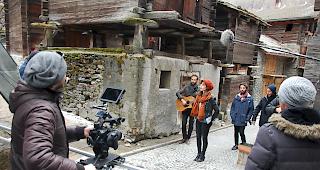 Die Band ist beim Dreh sichtlich gut gelaunt. 